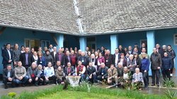 Gruppenfoto der Mitglieder der Jährlichen Konferenz Serbien/Nordmazedonien/Albanien der Evangelisch-methodistischen Kirche.