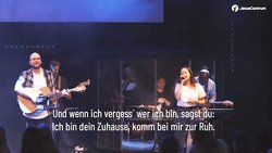 »Kantate« – ein Sonntag für das Singen. Hier ein Bildschirmfoto aus dem Gottesdienst der Nürnberger EmK-Gemeinde »JesusCentrum«, die mit Musik »Begeisterung und Zuneigung« gegenüber Gott ausdrücken will.