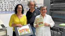 Johanna Ringeis (rechts) mit ihrem jüngst erschienen Kinderbuch »Die Abenteuer der kleinen Menschenkinder in Erfurt«.