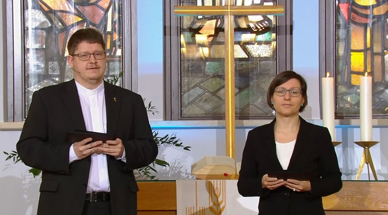 Das Pastorenehepaar Kathrin und Christian Posdzich gestaltete gemeinsam die Verkündigung im ZDF-Gottesdienst am 29. Januar.