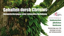 Ein kräftig gewachsener Baum ist zentrales Motiv des Veranstaltungsplakats für die Tagung der Ostdeutschen Jährlichen Konferenz.