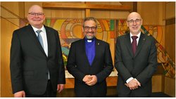 Die Kirchenkanzlei der Evangelisch-methodistischen Kirche hat einen neuen Leiter: Jörg Hammer (links) ist Nachfolger von Ruthardt Prager (rechts), der in den Ruhestand geht.