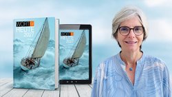 Fotomontage vor hellblauem Hintergrund: Rechts lächelt Pastorin Ute Armbruster-Stephan mit kurzem grauem Haar, Brille und hellblauer Bluse. Links stehen Buch und Tablet mit dem Cover von »Wort für heute 2027«: ein Segelboot in hohen Wellen.