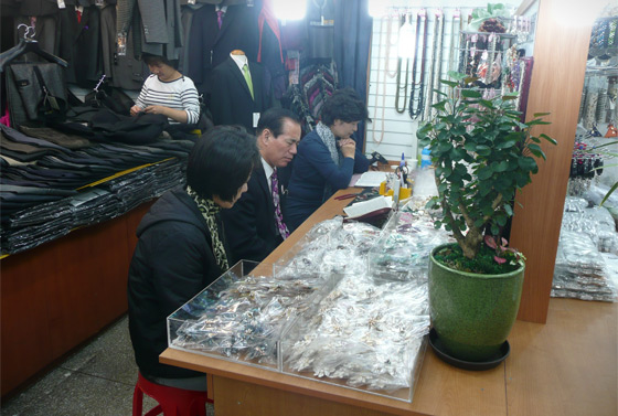Koreanische Christen beten am Arbeitsplatz in aller Öffentlichkeit