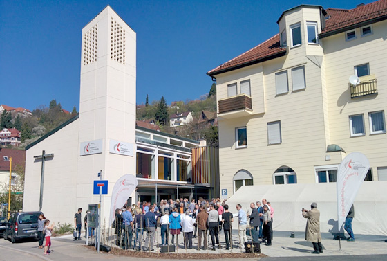 Volles Haus – offenes Haus, die Christuskirche Neuenbürg bei der Feier zur Wiedereröffnung