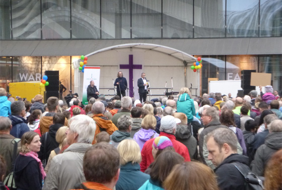Die evangelische Landeskirche Sachsens lud ein zu einer Kundgebung in der Chemnitzer Innenstadt.