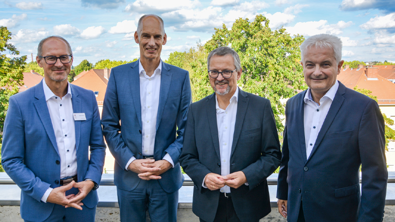 Die Nürnberger Krankenhaus-Fusion ist auf den Weg gebracht (von links): Harald Niebler, Dr. Rainer Beyer, Dr. Hans-Martin Niethammer, Dr. Michael Hitzschke.